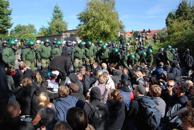 Sitzblockade gegen das "Fest der Völker 2008"